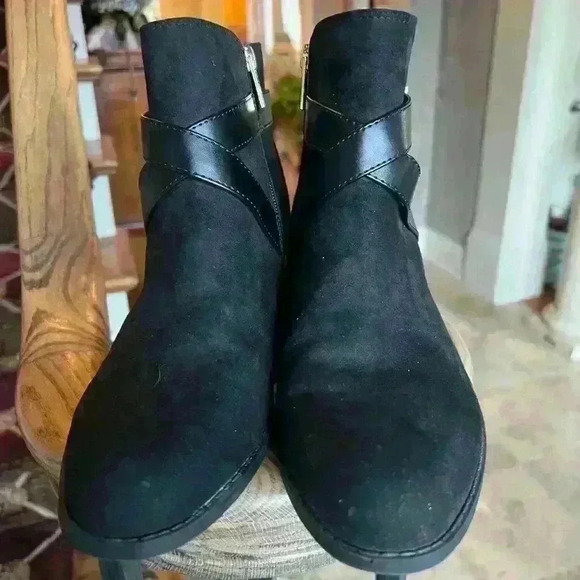 Tommy Hilfiger black booties 9. Brand new never worn. 2” heel. Gold accents - Picture 7 of 15